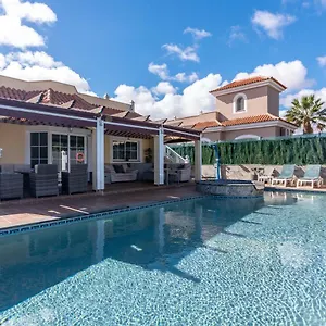 Comfortable Family House With Pool And Jacuzzi Villa